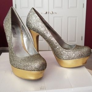 Jennifer Lopez sparkly heel